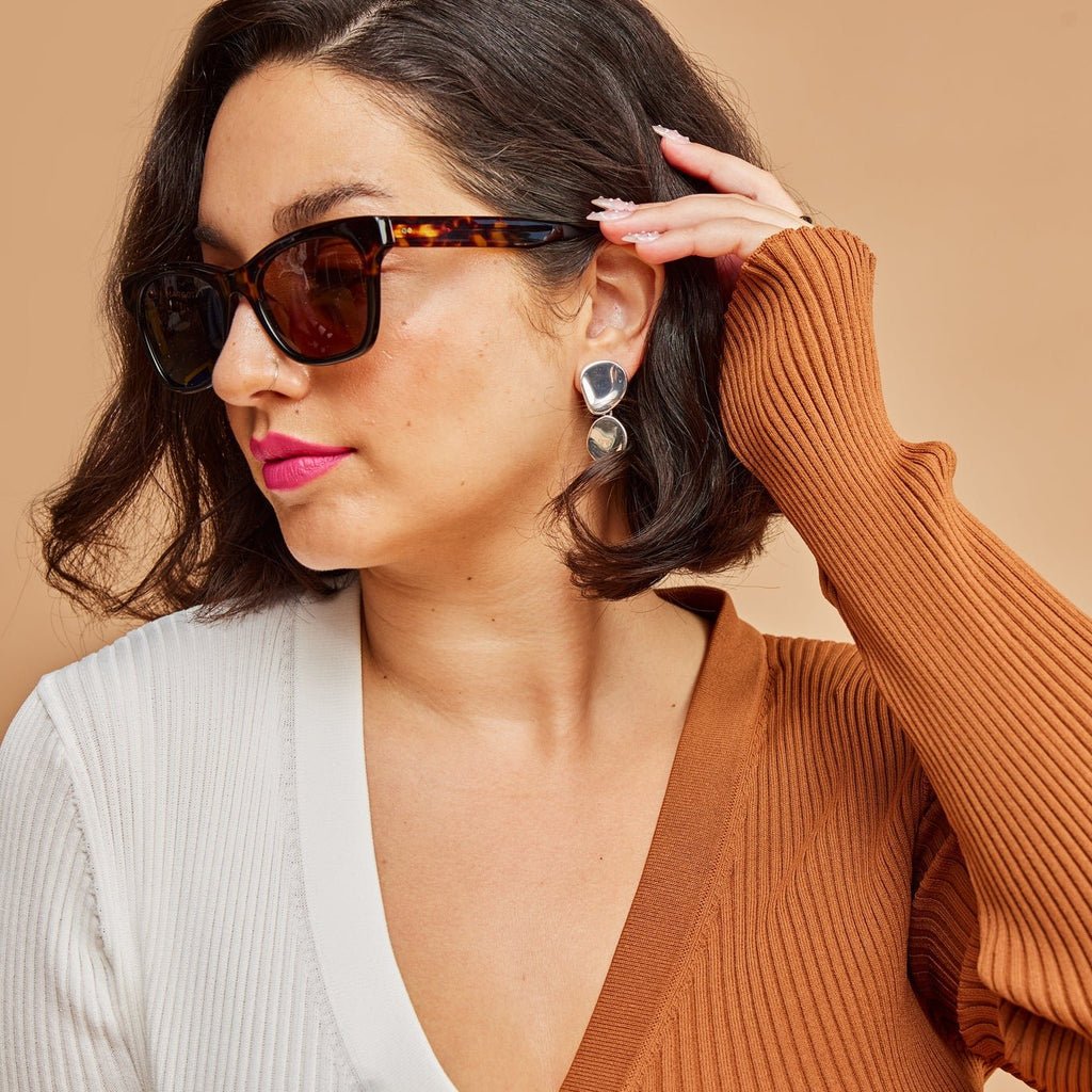 margot sunglasses in dark tortoise fade on model up close detail shot