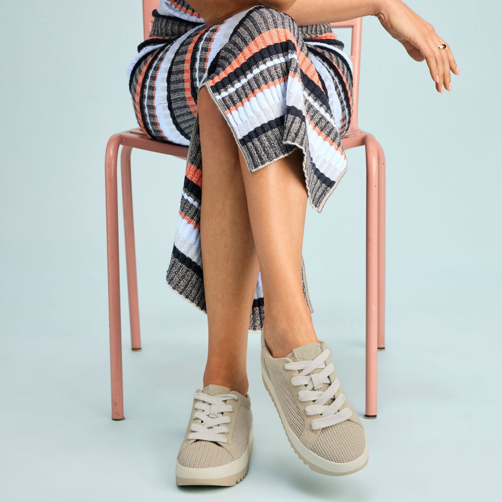 On model image of the beige Rea platform sneaker