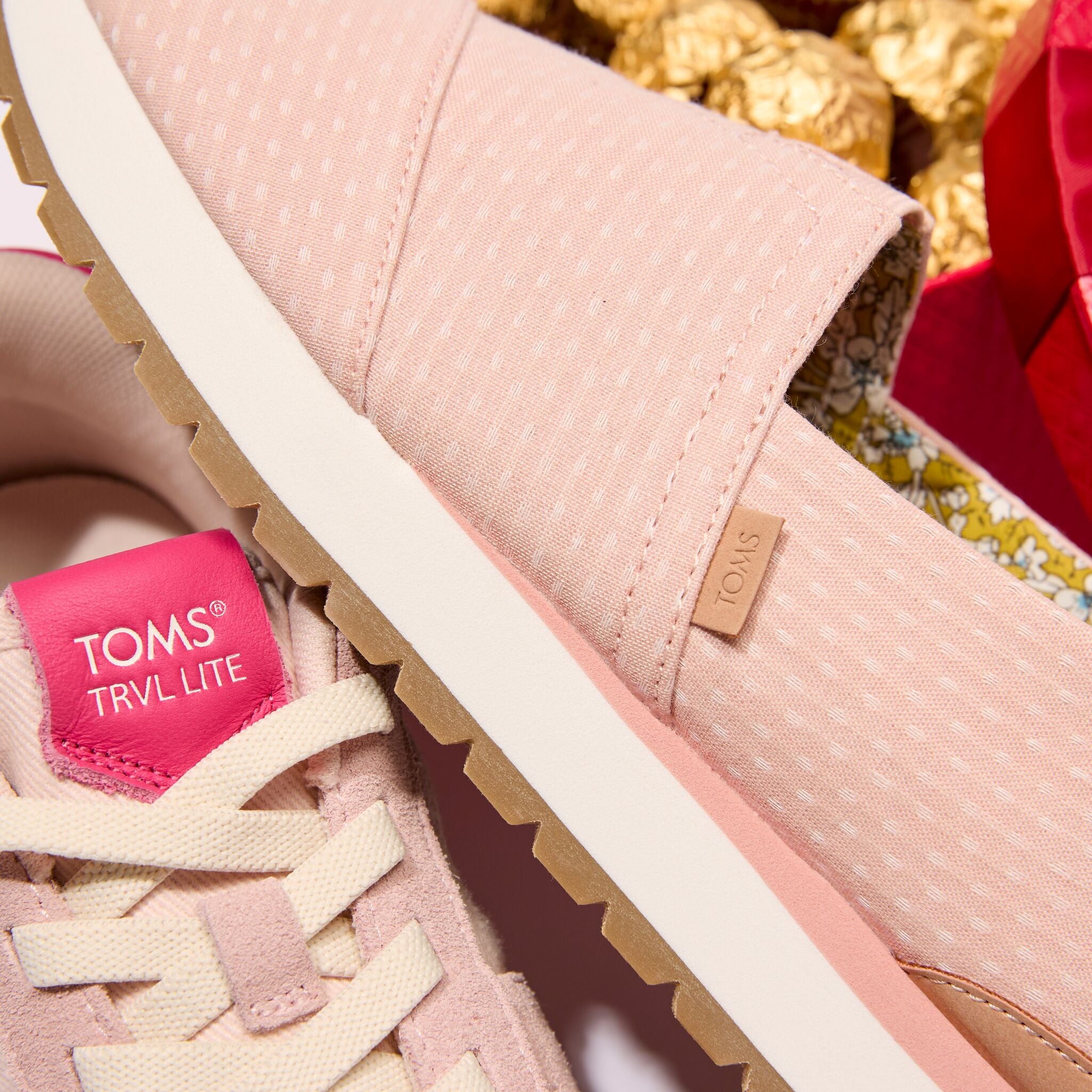 Up close detail image of the bloom dot Resident 2.0