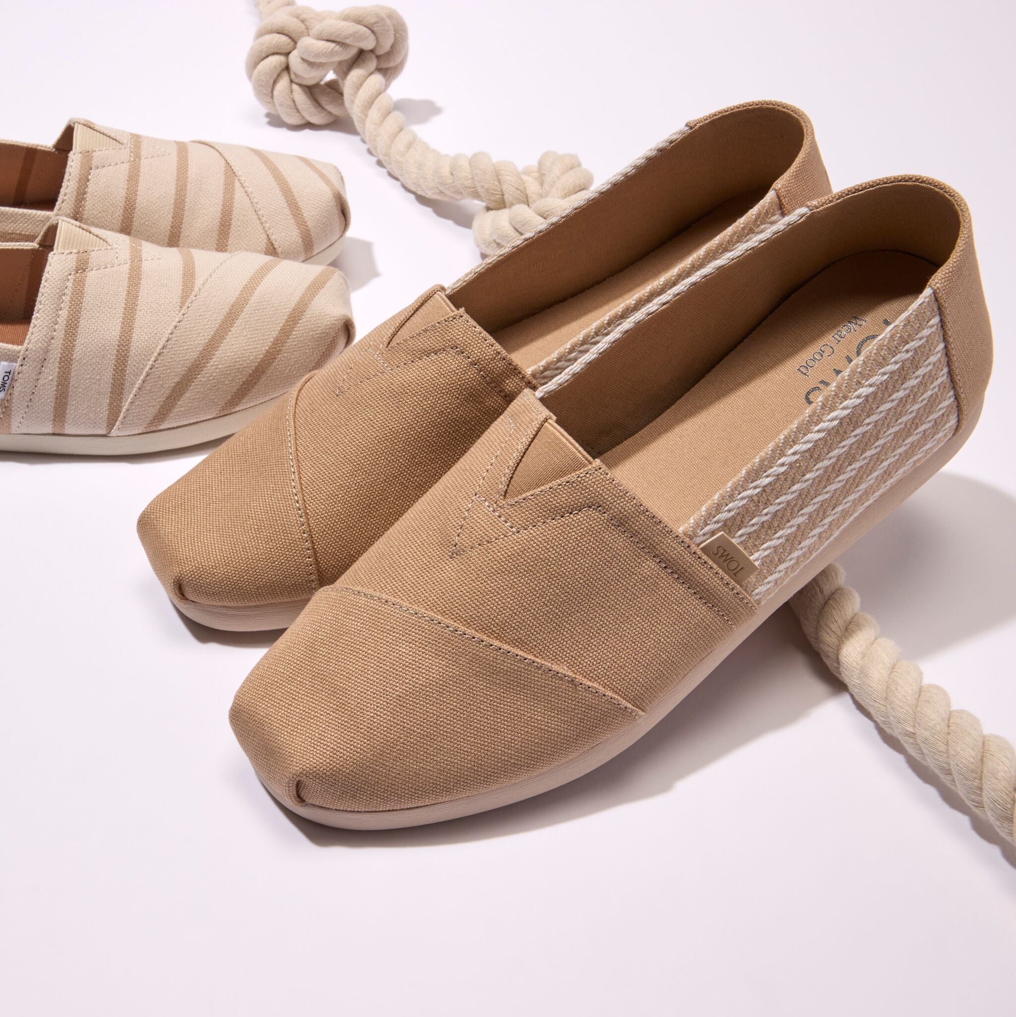 Laydown image of the men's oatmeal stripe Alpargata