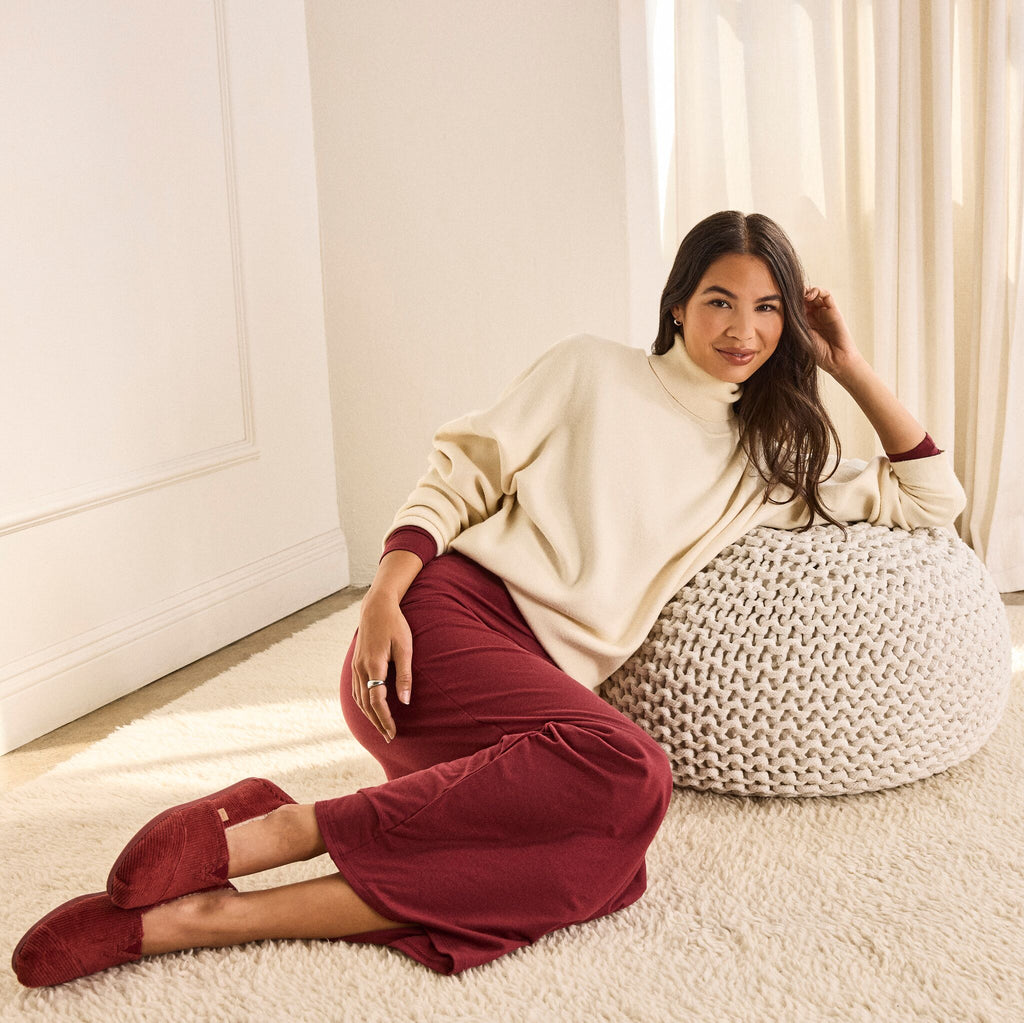 On figure image of the maroon corduroy alpargatas