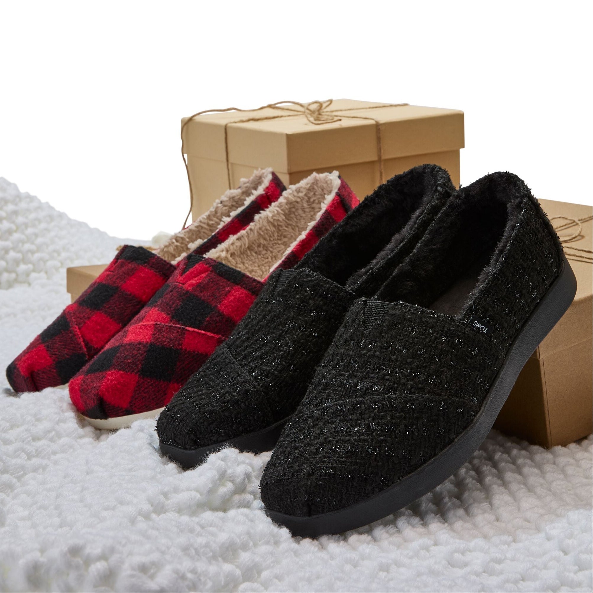 Laydown image of the black boucle alpargata plus