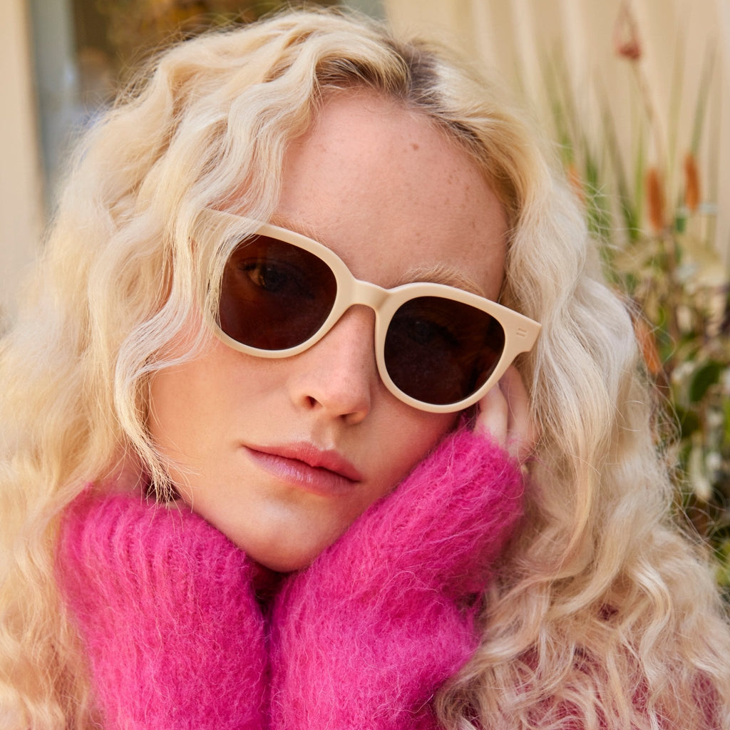 rhodes matte oatmilk sunglasses on model up close detail shot