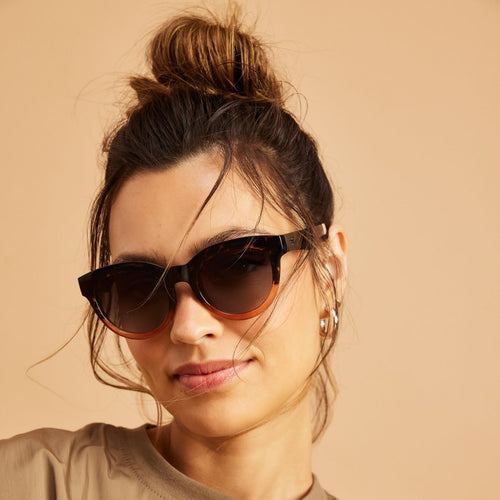 florentin traveler sunglasses in apricot tortoise fade on model up close detail shot
