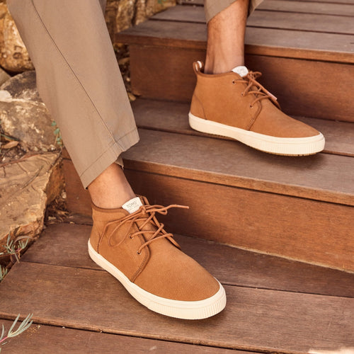 mens carlo terrain mid water resistant leather sneaker detail shot