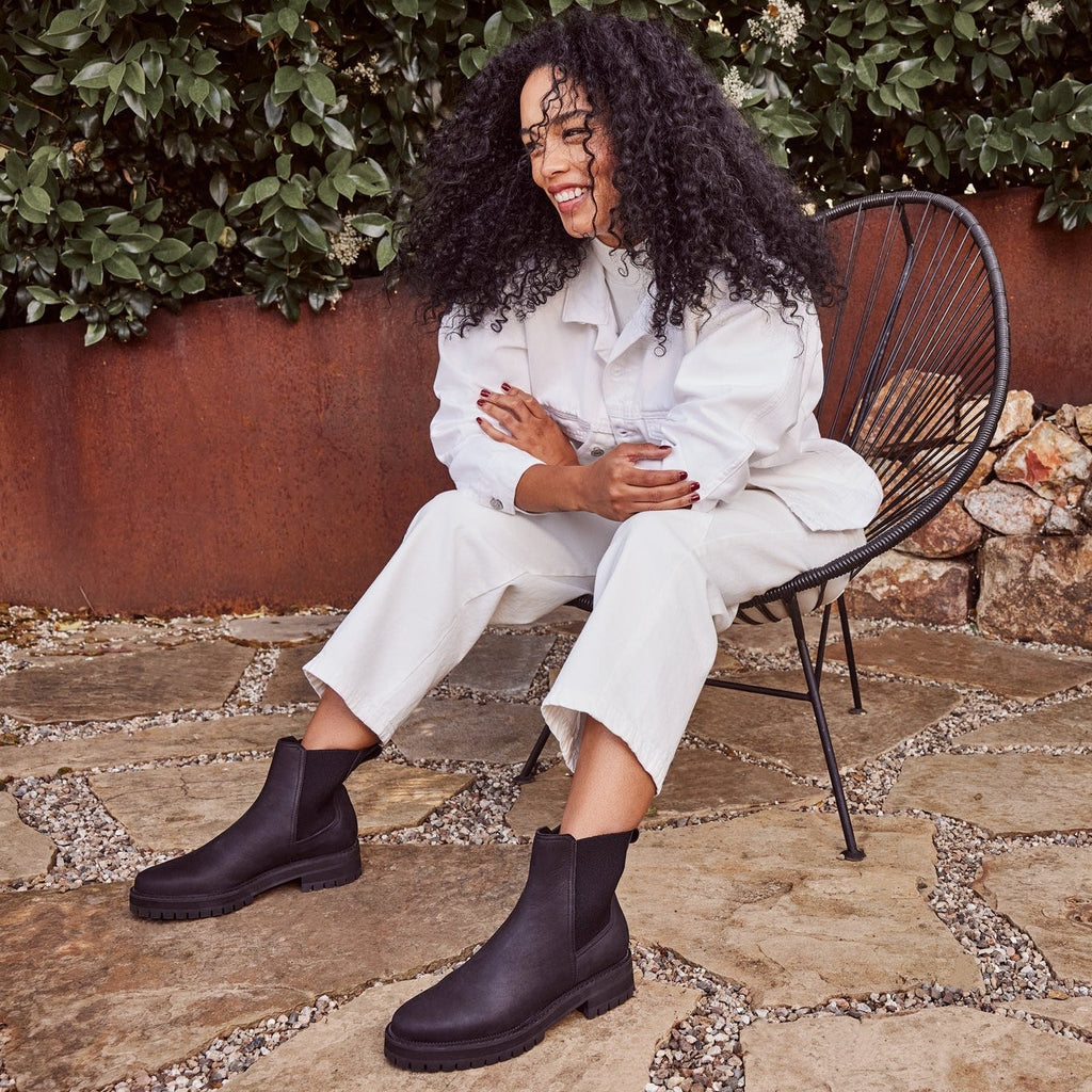 bennet chelsea water resistant all black boot on model 