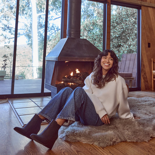 noa chelsea wedge boot in all black on model