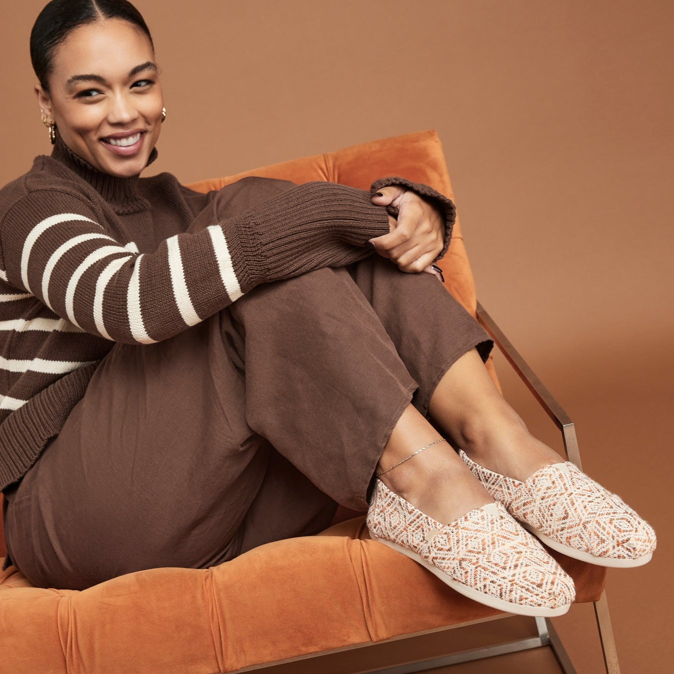 alpargata diamond geo woven slip on casual shoe on model dtail shot