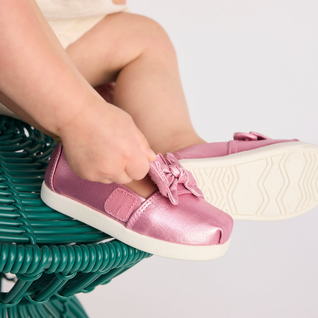 On figure image of the Alpargata Classic  Rose Pink Metallic Twill Bow Strap Toddler Shoe