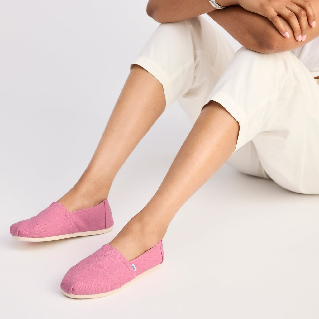 Close up on figure shot of the rose pink heritage canvas alpargata