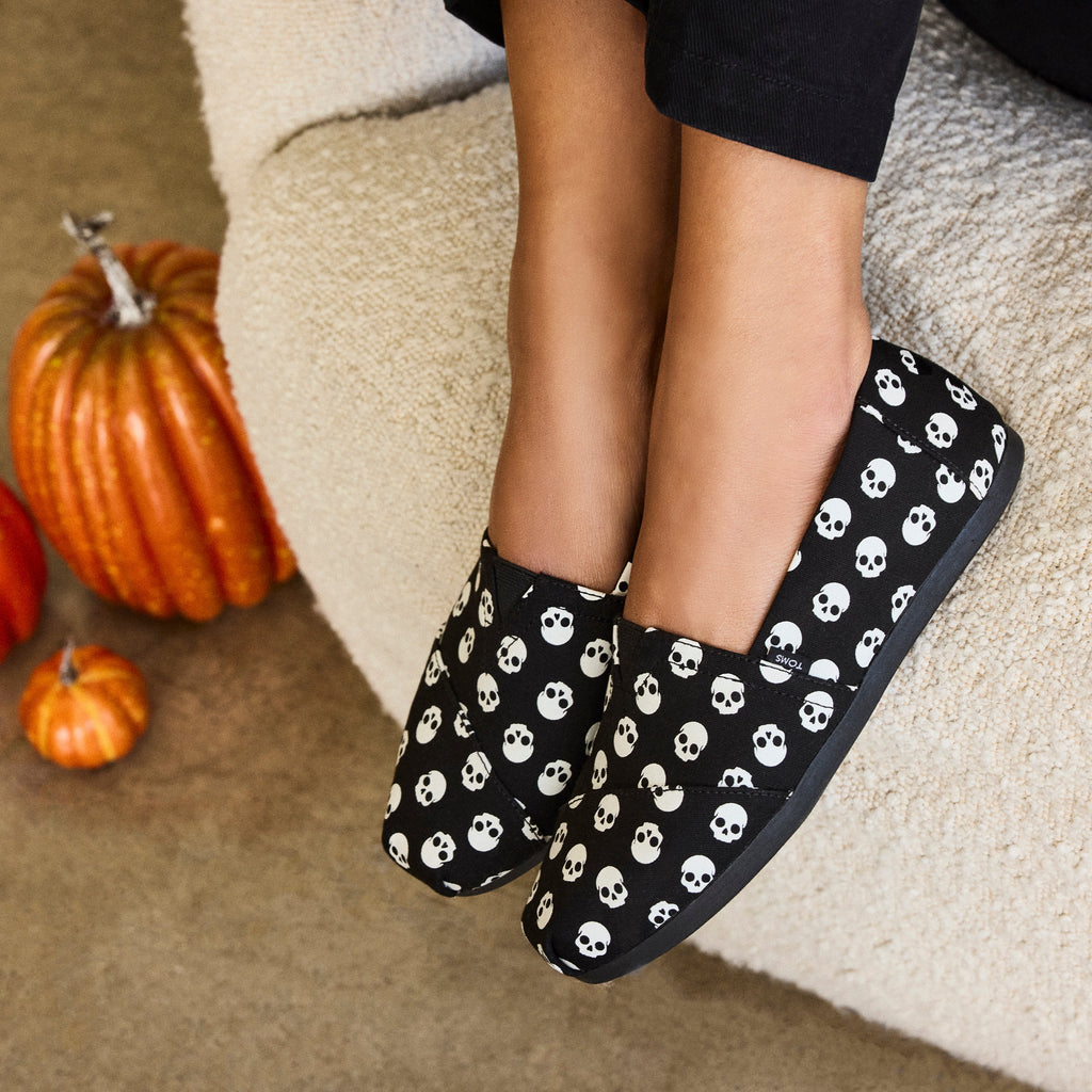 On figure image detail shot of the glow in the dark halloween skull alpargatas