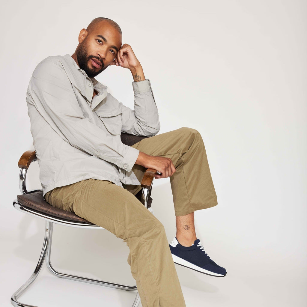 Men'S Wyndon Sneaker In Navy On Model Relaxing In Chair