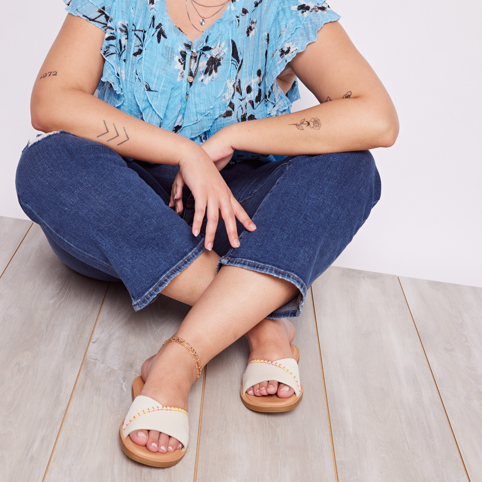Shea Sandal In Cream Leather And Suede On Model