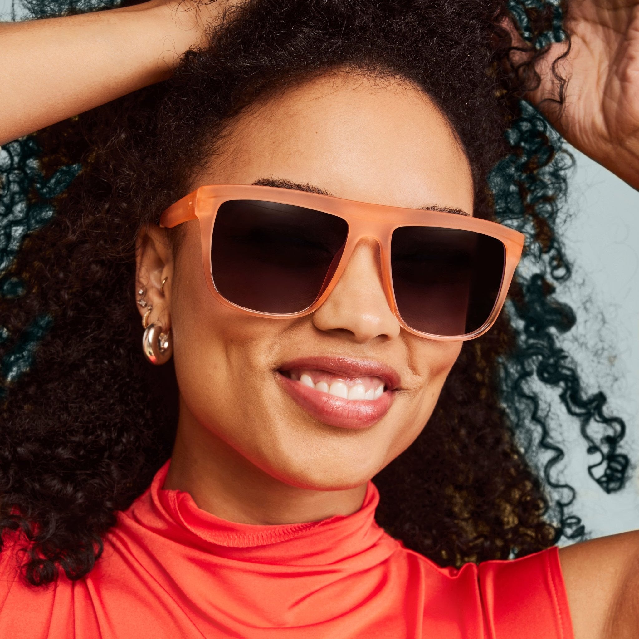 jett travler sunglasses in matte peach on model up close details shot