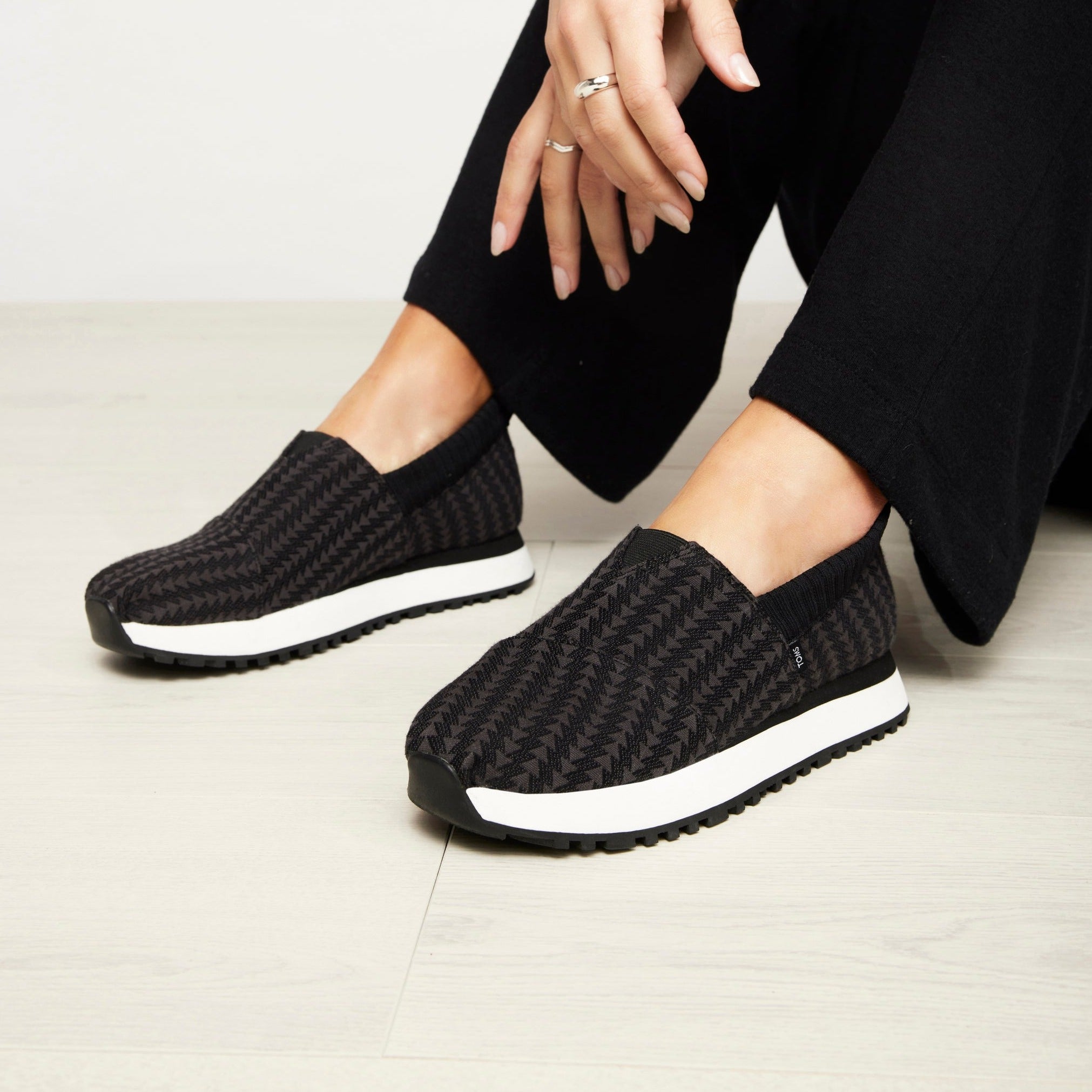 Alpargata Resident 2.0 Sneaker In Black Triangle Woven Pattern On Model Up Close Detail Shot