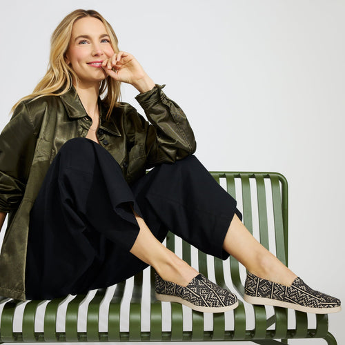 On figure image of the Black Diamond Gloal Woven Alpargata Plus