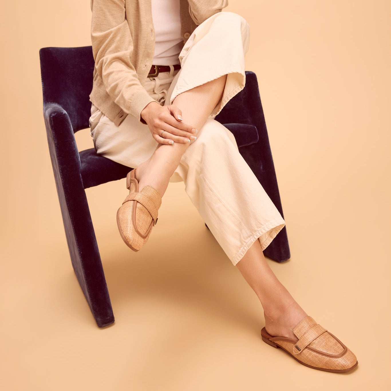 On figure image of the brown sugar raffia leather Lynette Mule