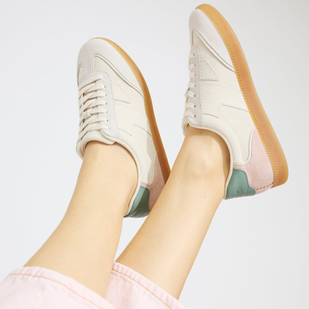 On figure image of the Collins Egret leather sneakers