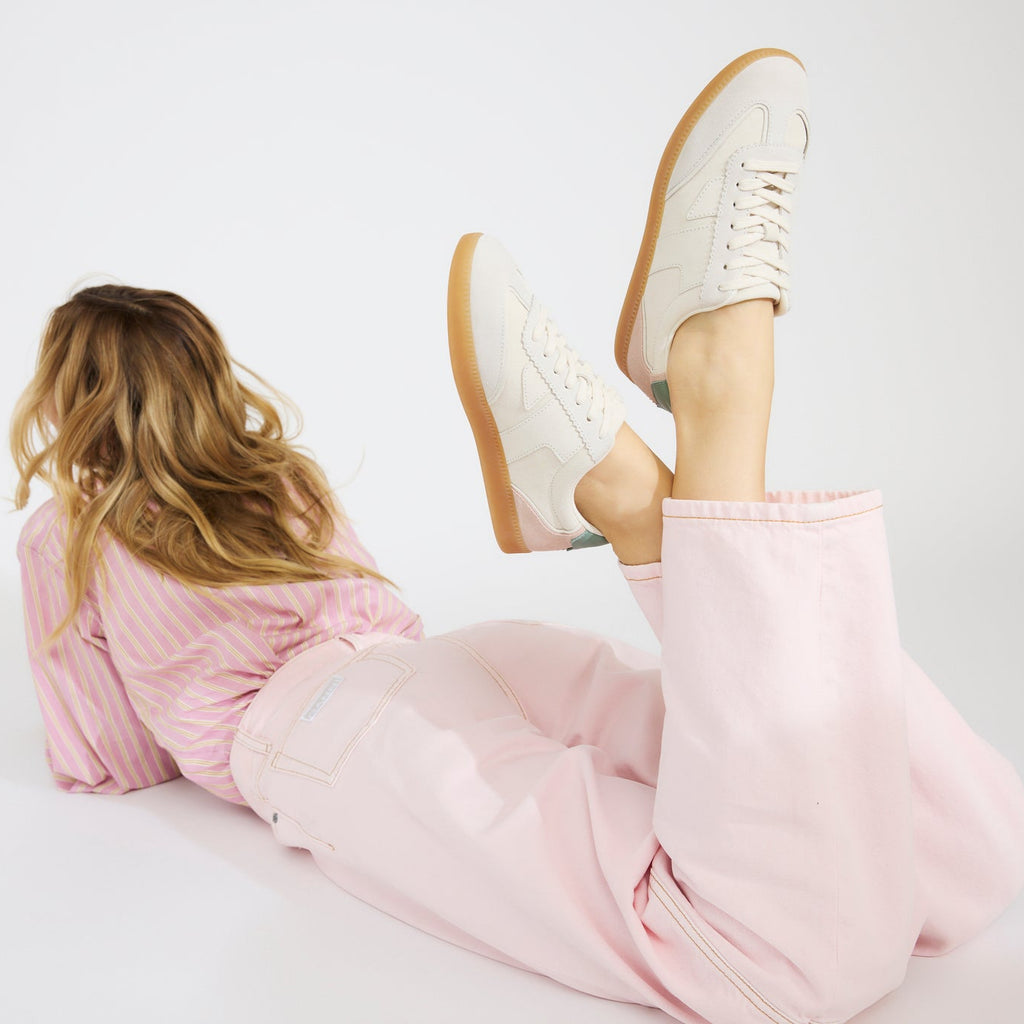 On figure image of the Collins Egret leather sneakers