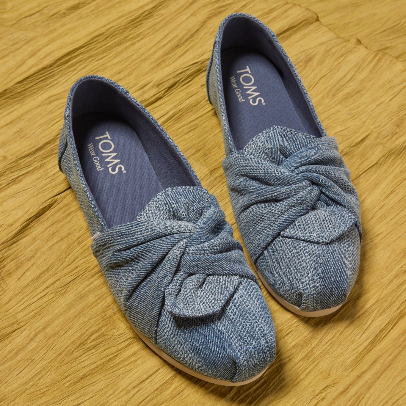 Laydown image of the knotted dark sky denim textured Alpargata