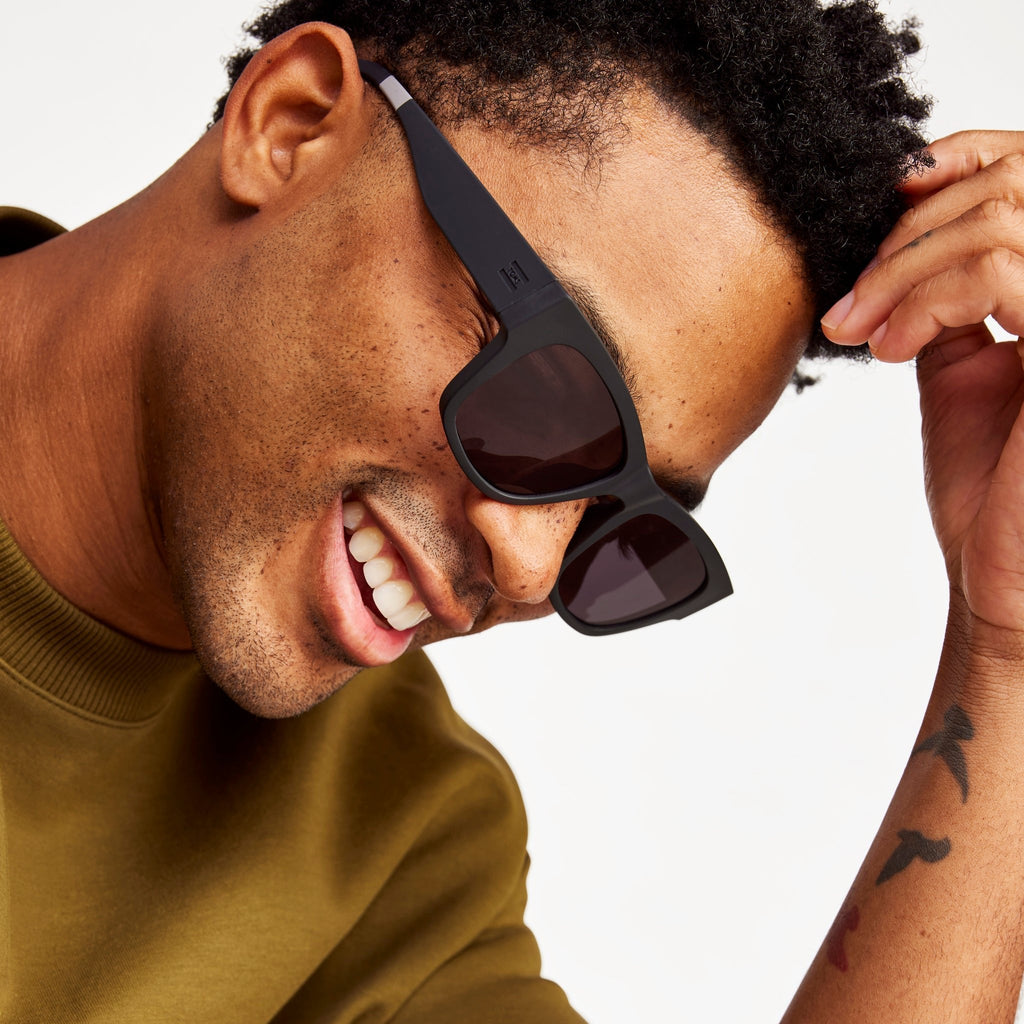 devon traveler sunglasses in black matte on model up close detail shot