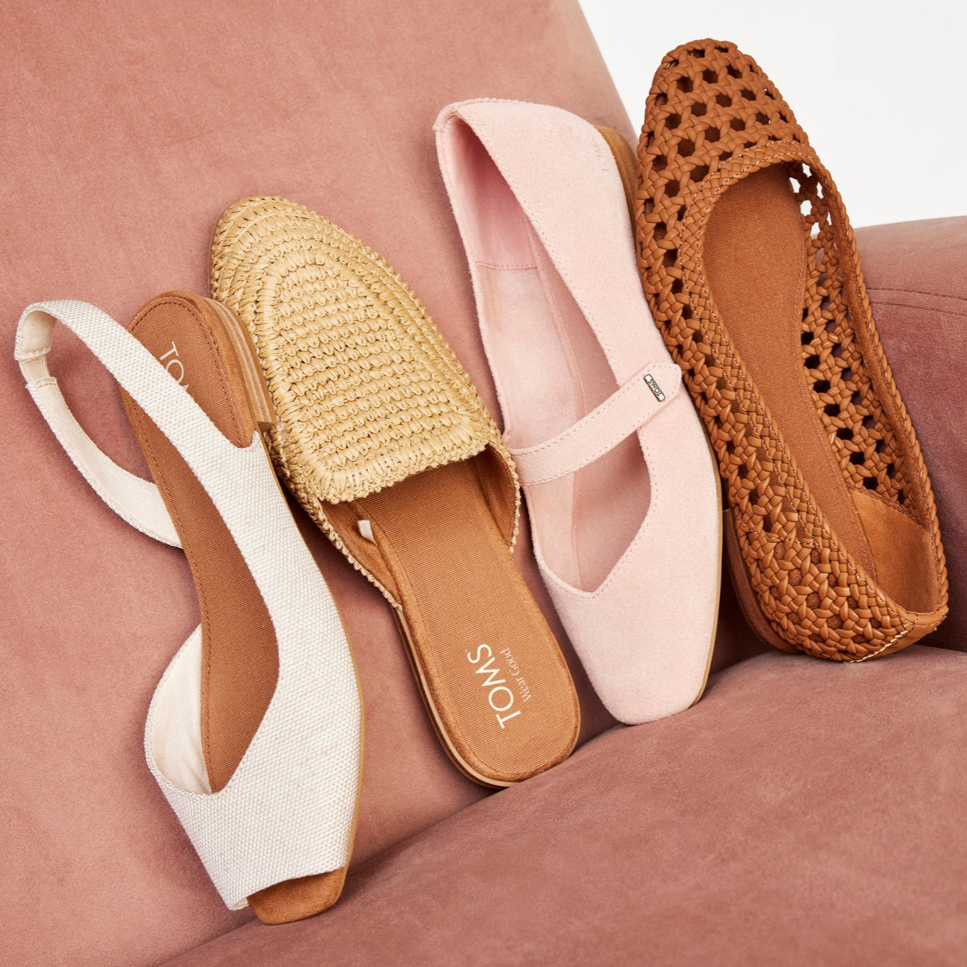 Laydown image of the Almond Raffia Jade Flat