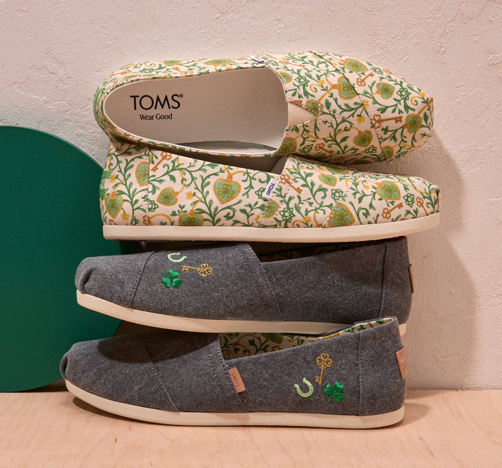 Alpargatas in St. Patrick's Day styles.