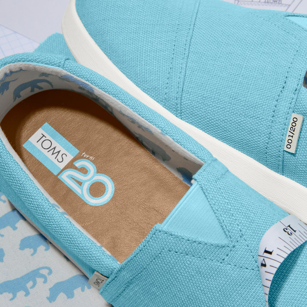 Up close detail image of the limited edition cerulean blue Alpargata Plus