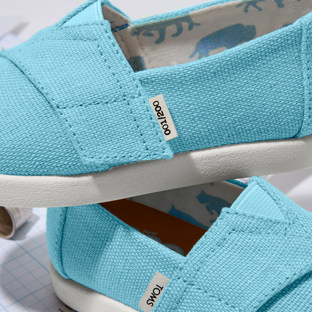 Up close detail image of the Toddler Cerulean Blue Alpargata